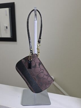 Coach Signature Fabric Chocolate Brown/Goldtone Wristlet Like New